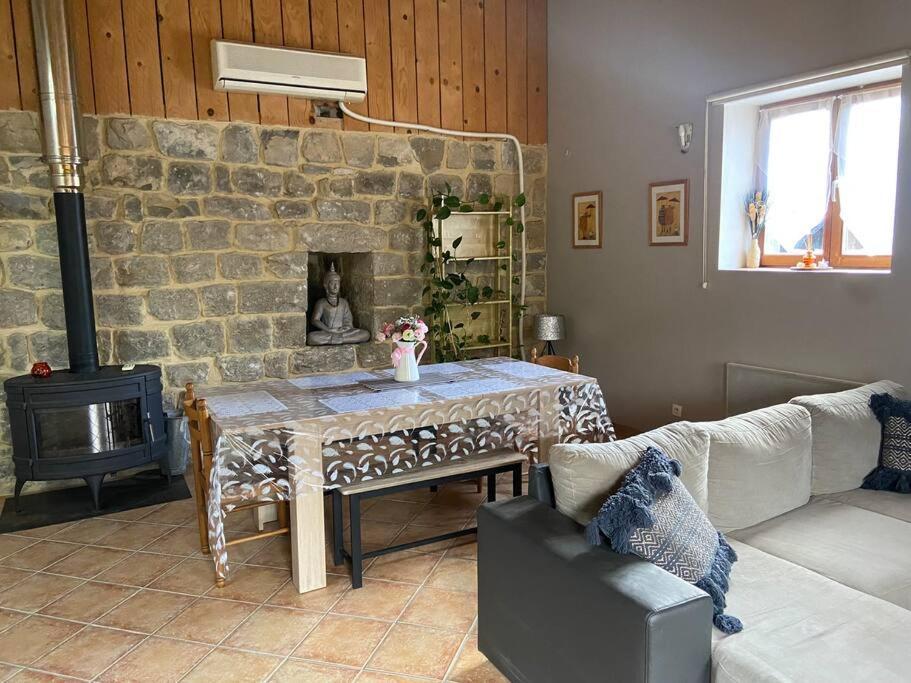 Gite A La Ferme Avec Jacuzzi Et Sauna Villefloure Zewnętrze zdjęcie